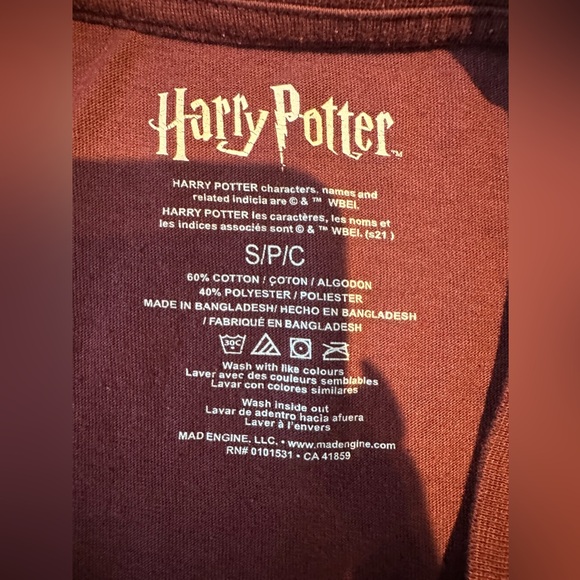 Harry Potter T-shirt Hogwarts Gryffindor relaxed fit crew  collar short sleeve - Picture 4 of 4